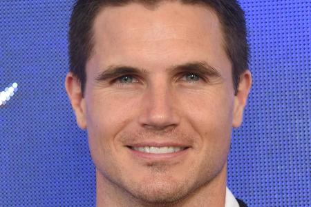 Schauspieler Robbie Amell ist jetzt Vater Schauspieler Robbie Amell ist jetzt Vater