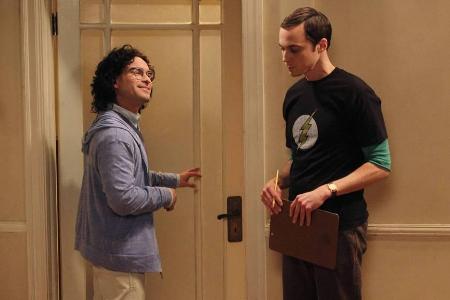 Johnny Galecki (l.) alias Leonard Hofstadter und Jim Parsons alias Sheldon Cooper in Johnny Galecki (l.) alias Leonard Hofstadter und Jim Parsons alias Sheldon Cooper in