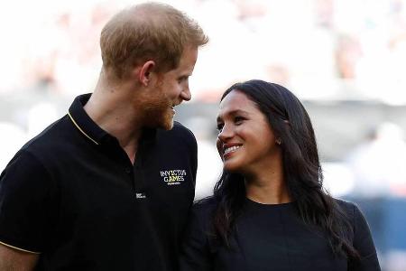 Harry und Meghan haben sich bei einem Pub-Besuch von dem Shitstorm erholt Harry und Meghan haben sich bei einem Pub-Besuch von dem Shitstorm erholt