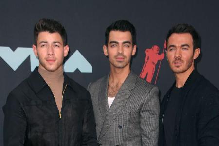 Nach sechs Jahren Pause feiern die Jonas Brothers ihr Comeback Nach sechs Jahren Pause feiern die Jonas Brothers ihr Comeback