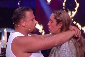 "Das Sommerhaus der Stars": Kraftausdrücke und Heiratsantrag