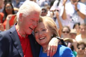Zum Geburtstag: Hillary gratuliert Bill Clinton mit süßem Kinderbild