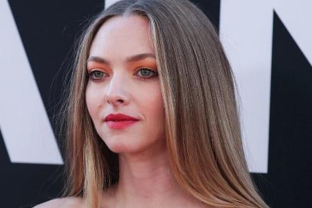 Amanda Seyfried traut sich an den auffälligen Look heran Amanda Seyfried traut sich an den auffälligen Look heran