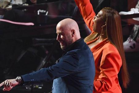 Preisverleihungen sind nicht seine Stärke: John Travolta bei den VMAs Preisverleihungen sind nicht seine Stärke: John Travolta bei den VMAs