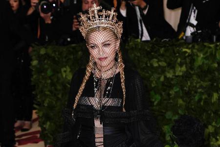 Madonna gibt Miley den Rat, sich für nichts zu entschuldigen Madonna gibt Miley den Rat, sich für nichts zu entschuldigen
