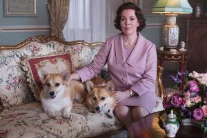 "The Crown": "Queen" Olivia Colman hat ihre Co-Stars gut im Griff