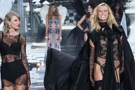 Taylor Swift und Karlie Kloss - hier noch strahlend bei der Taylor Swift und Karlie Kloss - hier noch strahlend bei der