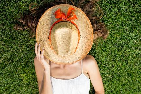 Sonnenallergie - was es mit den unangenehmen Hautreaktionen auf sich hat und was man dagegen tun kann Sonnenallergie - was es mit den unangenehmen Hautreaktionen auf sich hat und was man dagegen tun kann