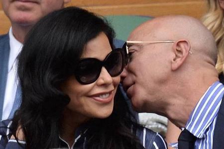 Lauren Sanchez und Jeff Bezos sind zu Gast auf der Mega-Jacht von David Geffen Lauren Sanchez und Jeff Bezos sind zu Gast auf der Mega-Jacht von David Geffen
