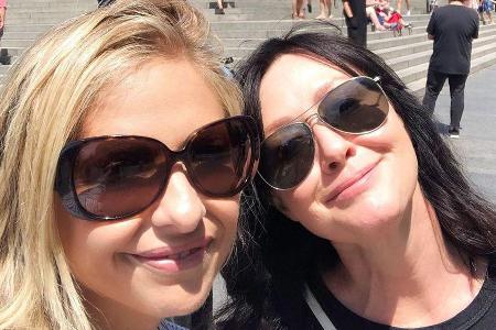 Sarah Michelle Gellar (l.) und Shannen Doherty grüßen gemeinsam aus New York Sarah Michelle Gellar (l.) und Shannen Doherty grüßen gemeinsam aus New York