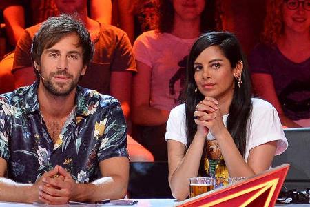 Collien Ulmen-Fernandes (hier neben Rate-Kollege Max Giesinger) hat zwei Favoriten im Collien Ulmen-Fernandes (hier neben Rate-Kollege Max Giesinger) hat zwei Favoriten im