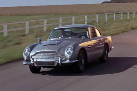 Der Aston Martin DB5 ist eines der berühmtesten James-Bond-Autos - hier im Film Der Aston Martin DB5 ist eines der berühmtesten James-Bond-Autos - hier im Film