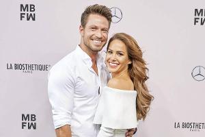 Erstes Pärchen-Selfie von Angelina Heger und Sebastian Pannek