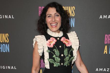 Lisa Edelstein scheint mit den Fotografen am roten Teppich viel Spaß zu haben Lisa Edelstein scheint mit den Fotografen am roten Teppich viel Spaß zu haben