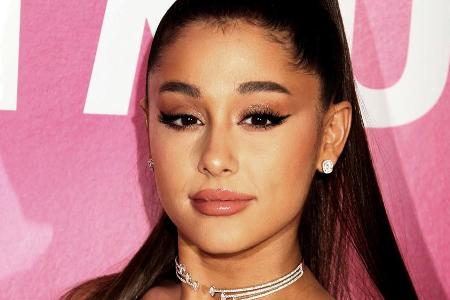 Ariana Grande bleibt ihrer Lieblingsfrisur seit Jahren treu Ariana Grande bleibt ihrer Lieblingsfrisur seit Jahren treu