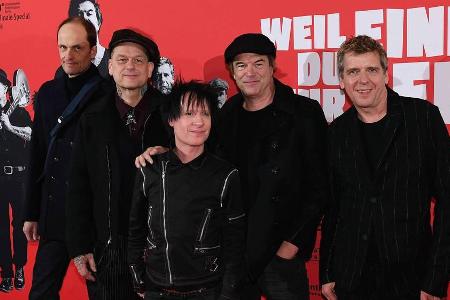 Tolle Trikots statt Tote Hosen? Warum nicht beides, dachten sich Campino und Co. Tolle Trikots statt Tote Hosen? Warum nicht beides, dachten sich Campino und Co.