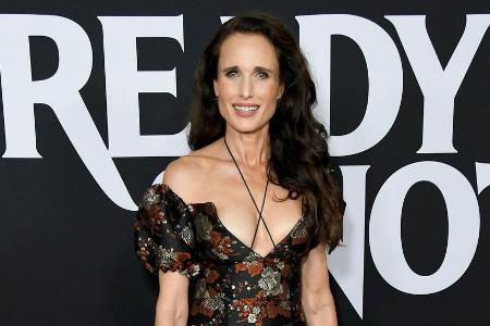 Andie MacDowell sommerlich auf dem roten Teppich Andie MacDowell sommerlich auf dem roten Teppich