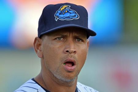 Kann es selbst kaum glauben: Alex Rodriguez muss einen Fake-Account benutzen, um seinen Töchtern auf Instagram zu folgen Kann es selbst kaum glauben: Alex Rodriguez muss einen Fake-Account benutzen, um seinen Töchtern auf Instagram zu folgen