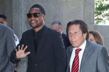 Cuba Gooding Jr. (l.) mit seinen Anwälten auf dem Weg zu einer Anhörung im vergangenen Juni Cuba Gooding Jr. (l.) mit seinen Anwälten auf dem Weg zu einer Anhörung im vergangenen Juni