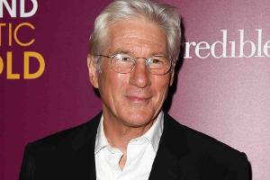 Richard Gere bringt Nahrungsmittel auf das Rettungsschiff "Open Arms"