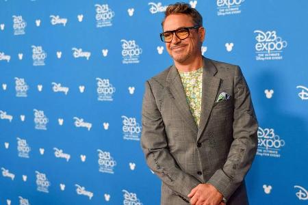 Robert Downey Jr. wurde in Disneyland abgeführt Robert Downey Jr. wurde in Disneyland abgeführt