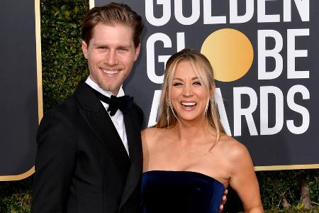 Karl Cook und Kaley Cuoco zusammen auf dem roten Teppich der Golden Globes Karl Cook und Kaley Cuoco zusammen auf dem roten Teppich der Golden Globes
