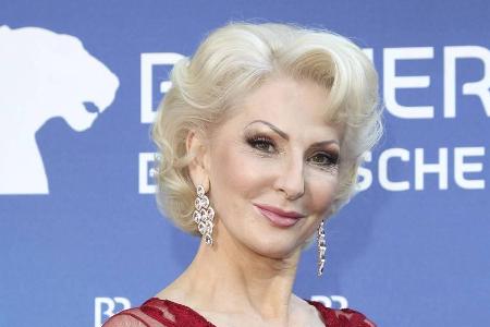 Désirée Nick wird zu Barbara Valentin