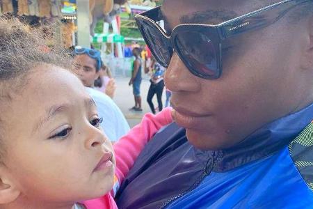Serena Williams und Tochter Alexis Olympia auf dem Rummel Serena Williams und Tochter Alexis Olympia auf dem Rummel