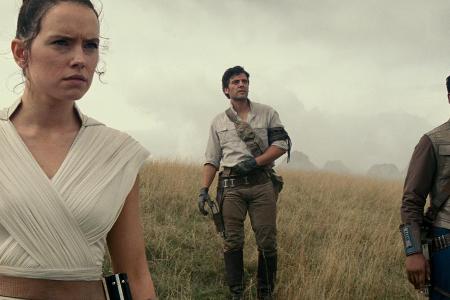 Rey (Daisy Ridley), Poe (Oscar Isaac) und Finn (John Boyega) in Rey (Daisy Ridley), Poe (Oscar Isaac) und Finn (John Boyega) in