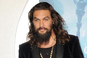 Drama im Fahrstuhl: Jason Momoa bleibt mit Freunden stecken