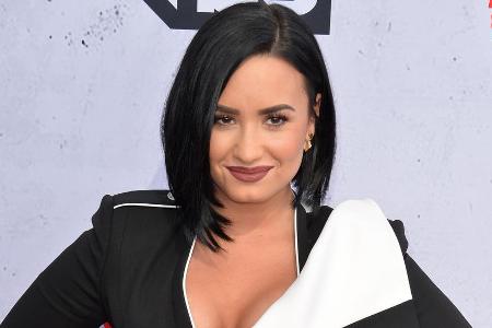 Demi Lovato trägt ihre Haare aktuell wieder so kurz wie bereits im Jahr 2016 Demi Lovato trägt ihre Haare aktuell wieder so kurz wie bereits im Jahr 2016