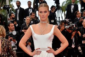 Toni Garrn hat sich mit Schauspieler Alex Pettyfer verlobt