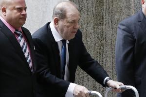 Harvey Weinstein wurde am Rücken operiert