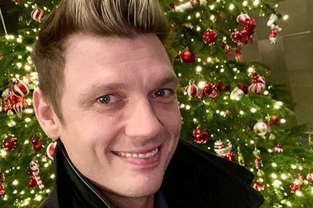 Sänger Nick Carter vor einem Weihnachtsbaum in Deutschland Sänger Nick Carter vor einem Weihnachtsbaum in Deutschland