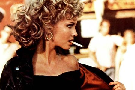Olivia Newton-John mit der Kult-Lederjacke in Olivia Newton-John mit der Kult-Lederjacke in