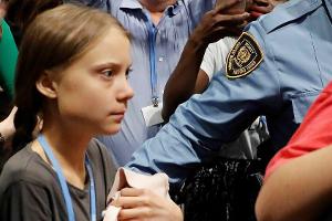 Ankunft in Madrid: Greta Thunberg braucht Polizeischutz
