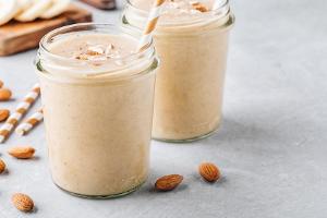 Weiße Smoothies sind das neue Trend-Getränk - das steckt dahinter!