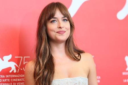 Ein besonderer Gast hatte die Einladung zu Dakota Johnsons Geburtstag vergessen Ein besonderer Gast hatte die Einladung zu Dakota Johnsons Geburtstag vergessen