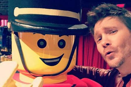 Chad Michael Murray wird im Legoland wieder zum Kind Chad Michael Murray wird im Legoland wieder zum Kind