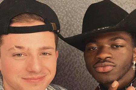 Zwei Musiker, zwei Kopfbedeckungen: Charlie Puth (l.) und Lil Nas X Zwei Musiker, zwei Kopfbedeckungen: Charlie Puth (l.) und Lil Nas X