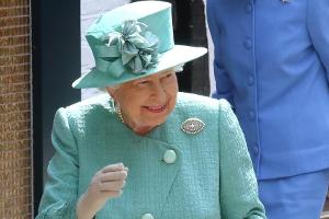 Das schenkt die Queen ihren Angestellten