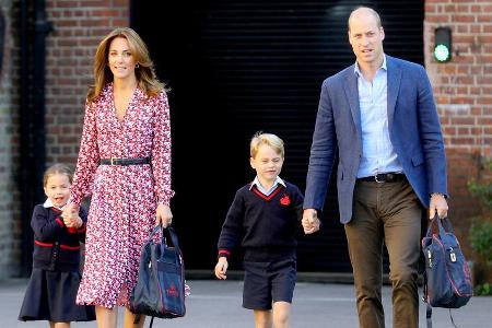 William und Kate mit den Kindern Charlotte und George auf dem Weg zur Schule William und Kate mit den Kindern Charlotte und George auf dem Weg zur Schule