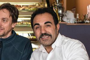 Schauspieler Adnan Maral feiert ein Bilderbuch-Weihnachtsfest