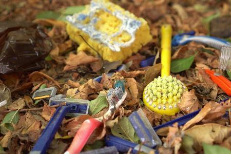 Besonders Plastikflaschen und Rasierklingen schaden der Umwelt Besonders Plastikflaschen und Rasierklingen schaden der Umwelt