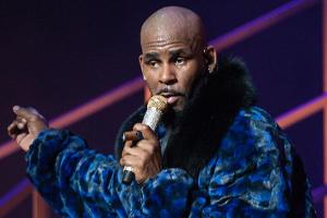 Bestechung? R. Kelly plädiert auf nicht schuldig