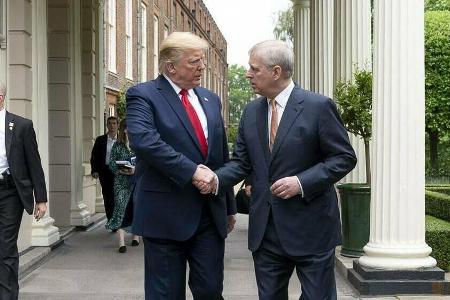 Einander völlig unbekannt? Donald Trump und Prinz Andrew erst im Juni dieses Jahres Einander völlig unbekannt? Donald Trump und Prinz Andrew erst im Juni dieses Jahres