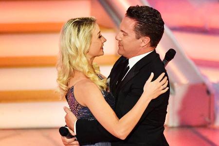 Hochzeitsantrag in einer TV-Sendung: Stefan Mross und Anna-Carina Woitschack Hochzeitsantrag in einer TV-Sendung: Stefan Mross und Anna-Carina Woitschack