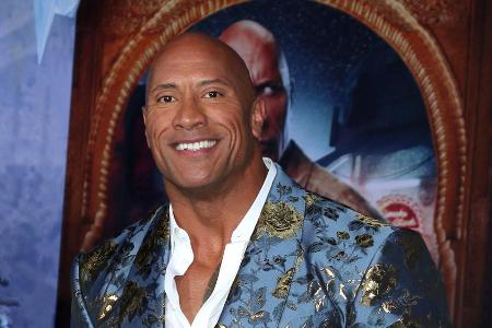 Dwayne Johnson überraschte seine Schwägerin mit einem neuen Auto Dwayne Johnson überraschte seine Schwägerin mit einem neuen Auto