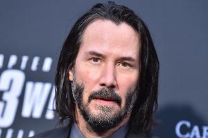 Keanu Reeves nimmt es mit sich selbst auf