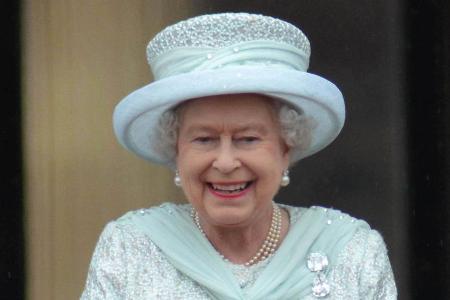 Das Weihnachtsoutfit der Queen steht garantiert schon Das Weihnachtsoutfit der Queen steht garantiert schon